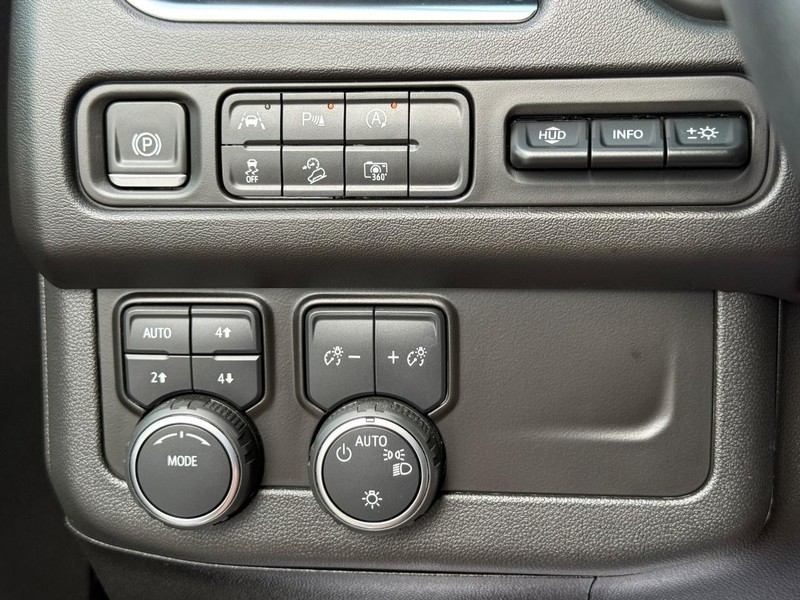 Chevrolet Tahoe Vehicle Full-screen Gallery Image 25