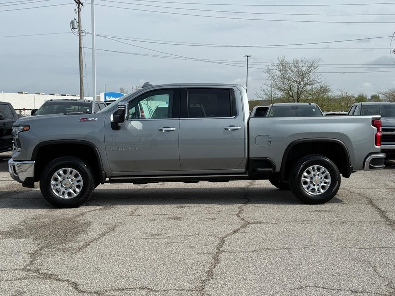 Chevrolet Silverado 2500HD Vehicle Full-screen Gallery Image 2