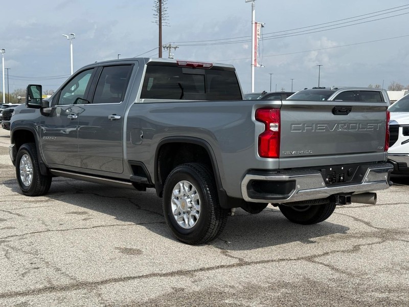 Chevrolet Silverado 2500HD Vehicle Full-screen Gallery Image 3