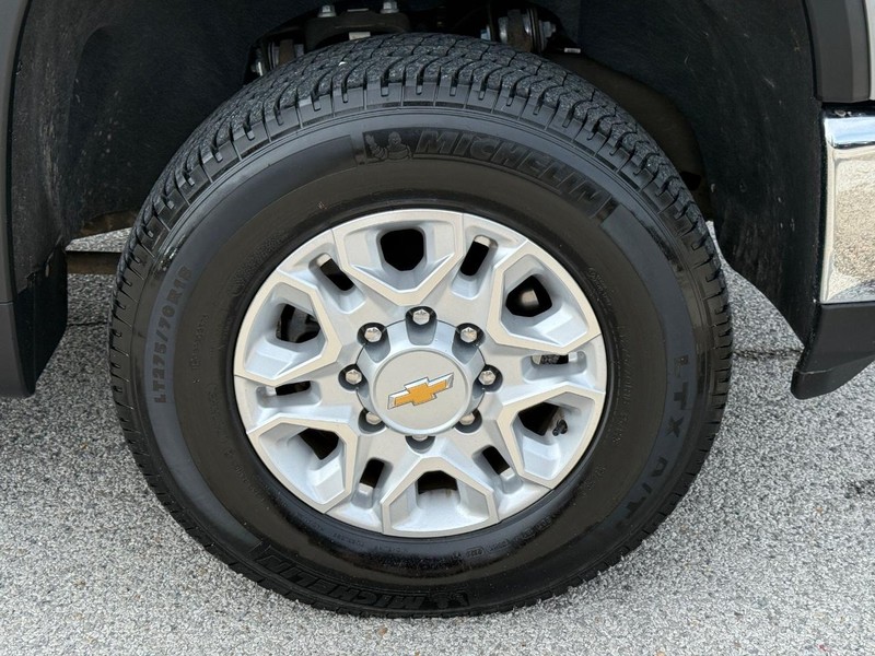 Chevrolet Silverado 2500HD Vehicle Full-screen Gallery Image 9