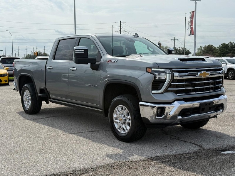 Chevrolet Silverado 2500HD Vehicle Full-screen Gallery Image 10