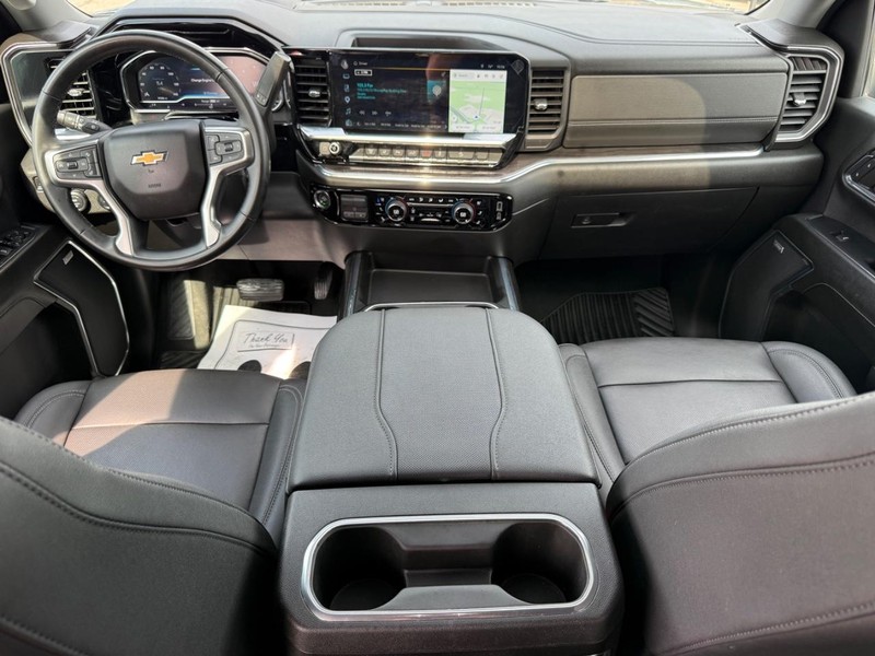 Chevrolet Silverado 2500HD Vehicle Full-screen Gallery Image 15