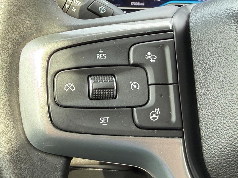 Chevrolet Silverado 2500HD Vehicle Full-screen Gallery Image 17