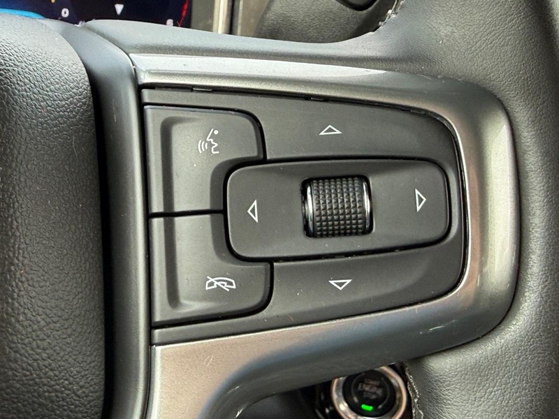 Chevrolet Silverado 2500HD Vehicle Full-screen Gallery Image 18