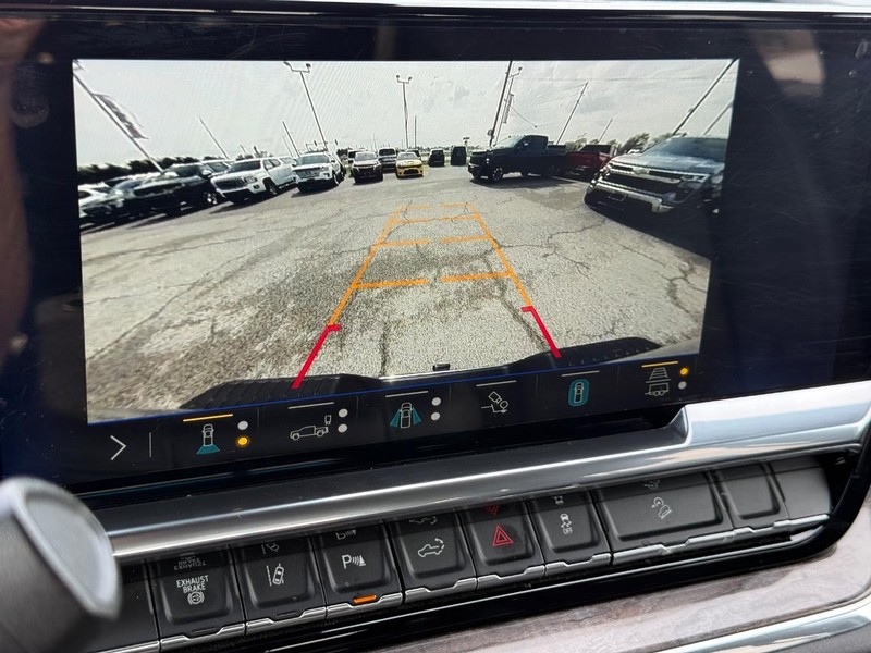 Chevrolet Silverado 2500HD Vehicle Full-screen Gallery Image 20