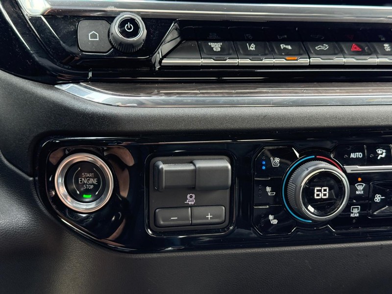 Chevrolet Silverado 2500HD Vehicle Full-screen Gallery Image 21