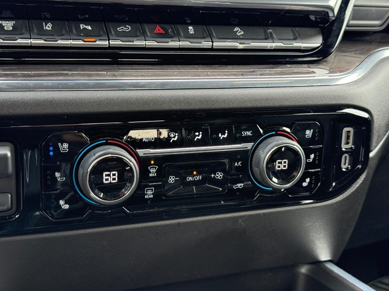 Chevrolet Silverado 2500HD Vehicle Full-screen Gallery Image 23