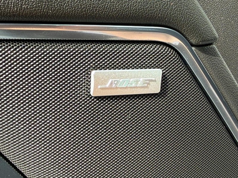 Chevrolet Silverado 2500HD Vehicle Full-screen Gallery Image 27