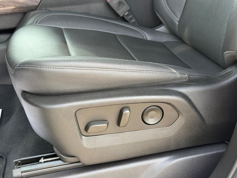 Chevrolet Silverado 2500HD Vehicle Full-screen Gallery Image 28