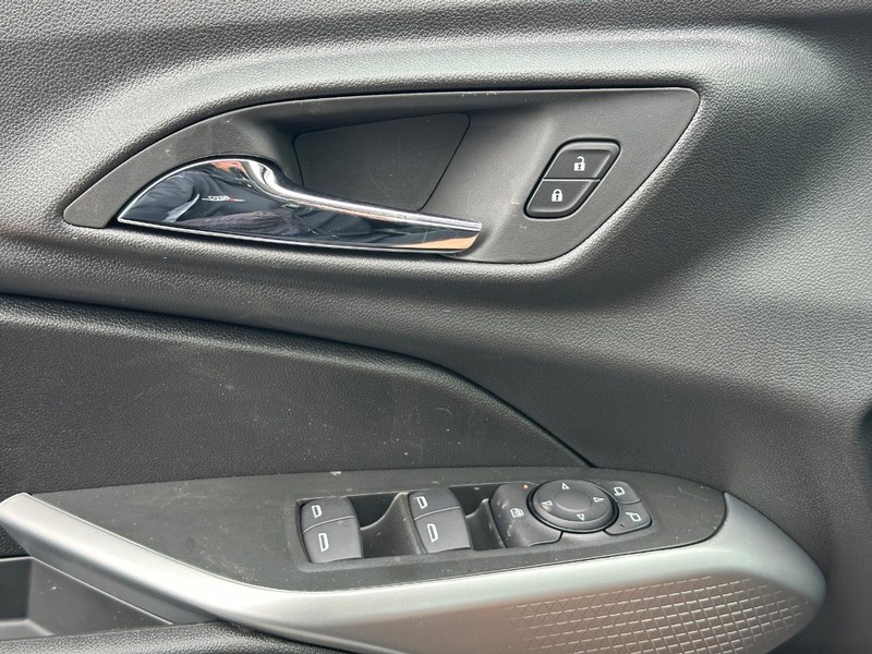 Chevrolet Trax Vehicle Full-screen Gallery Image 15