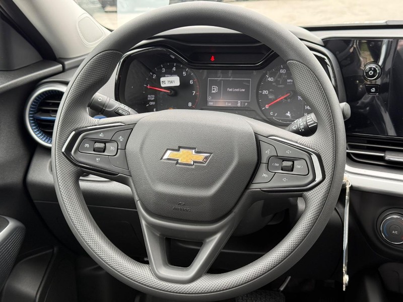 Chevrolet Trax Vehicle Full-screen Gallery Image 7