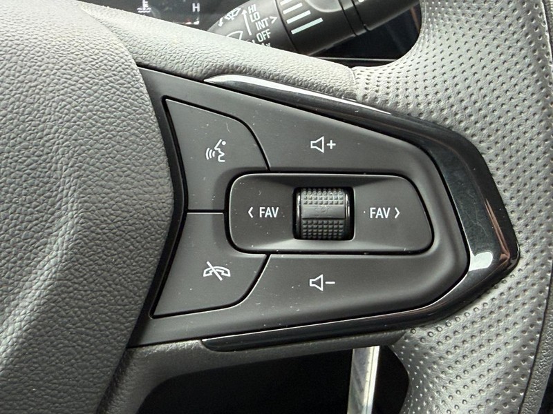 Chevrolet Trax Vehicle Full-screen Gallery Image 9