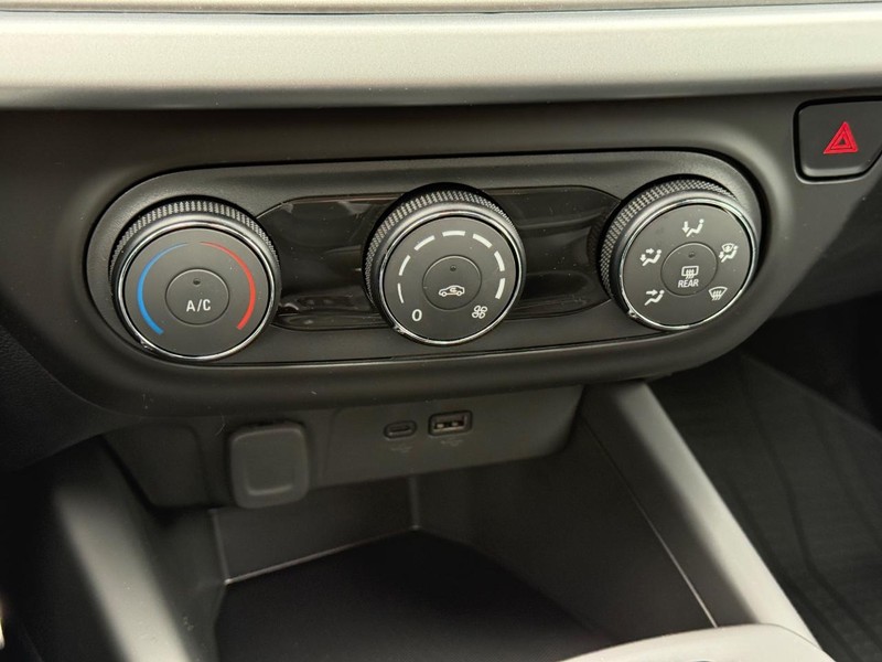 Chevrolet Trax Vehicle Full-screen Gallery Image 12