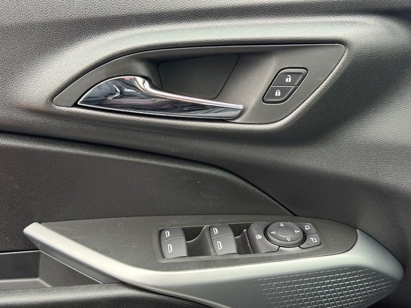 Chevrolet Trax Vehicle Full-screen Gallery Image 15