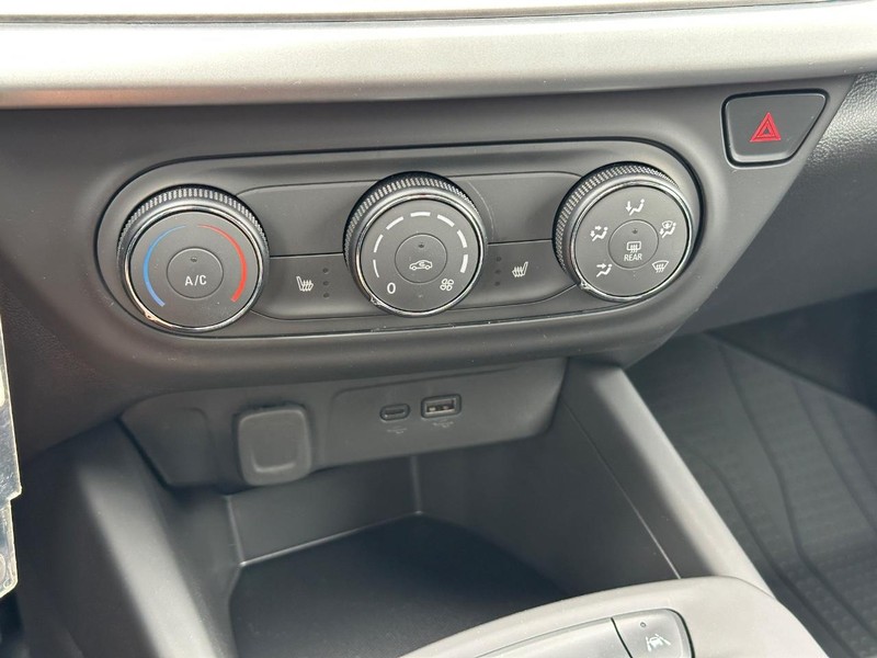 Chevrolet Trax Vehicle Full-screen Gallery Image 12
