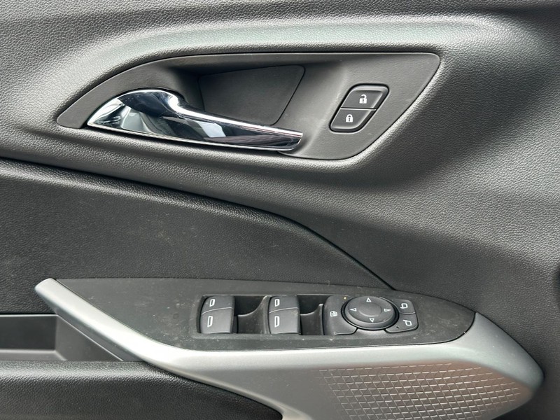 Chevrolet Trax Vehicle Full-screen Gallery Image 15