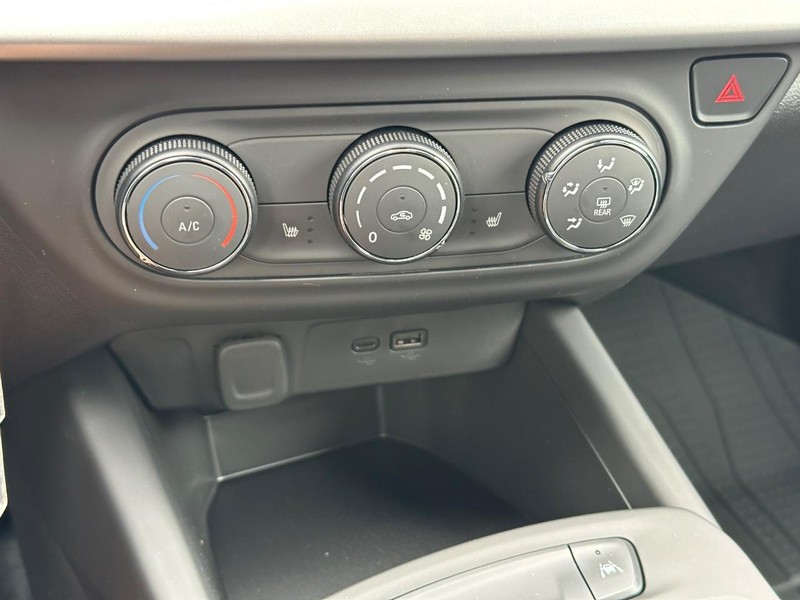 Chevrolet Trax Vehicle Full-screen Gallery Image 12