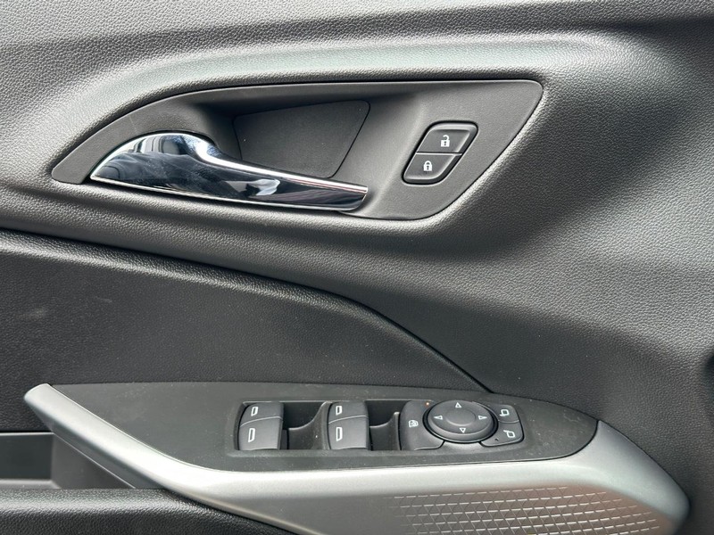 Chevrolet Trax Vehicle Full-screen Gallery Image 15