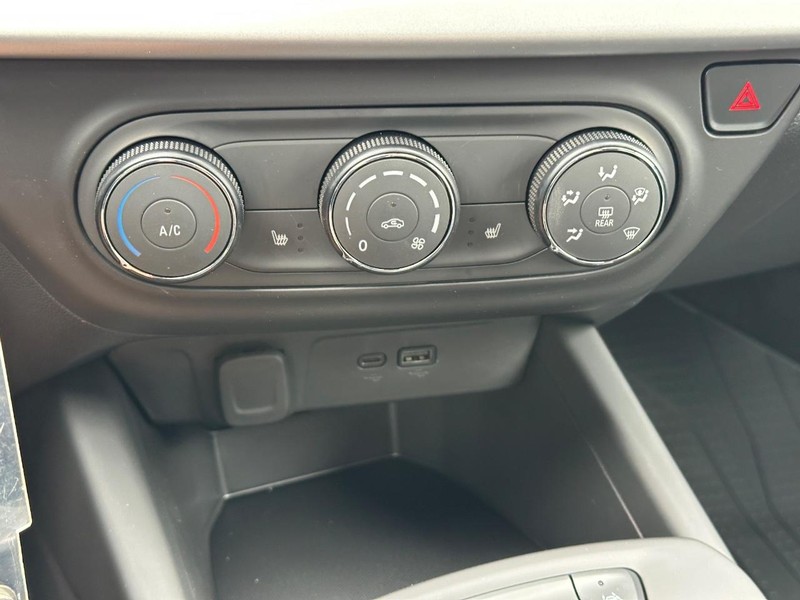 Chevrolet Trax Vehicle Full-screen Gallery Image 12
