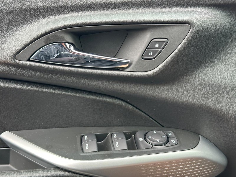 Chevrolet Trax Vehicle Full-screen Gallery Image 15