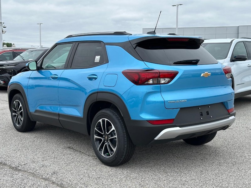 Chevrolet TrailBlazer Vehicle Full-screen Gallery Image 3