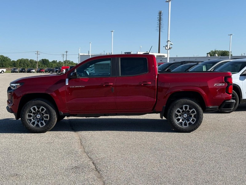 Chevrolet Colorado Vehicle Full-screen Gallery Image 2