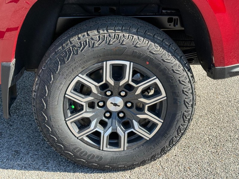 Chevrolet Colorado Vehicle Full-screen Gallery Image 4