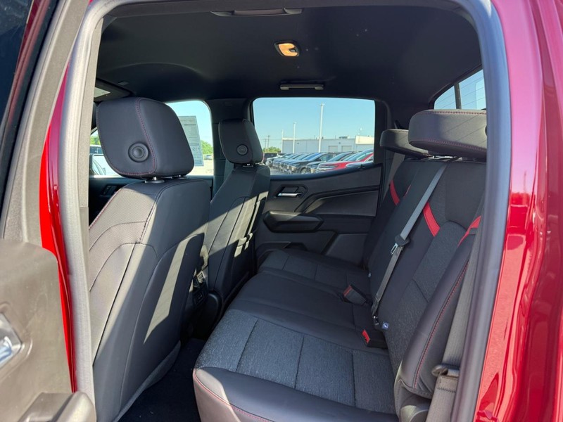 Chevrolet Colorado Vehicle Full-screen Gallery Image 5