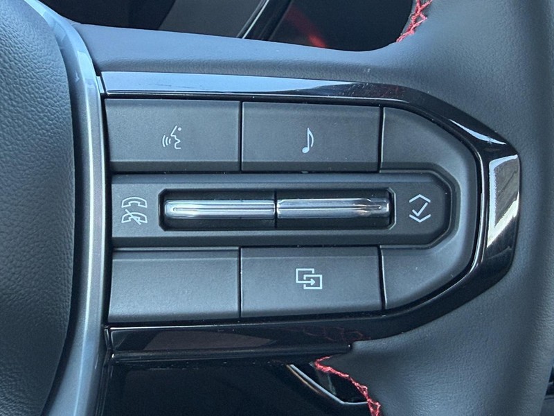 Chevrolet Colorado Vehicle Full-screen Gallery Image 9