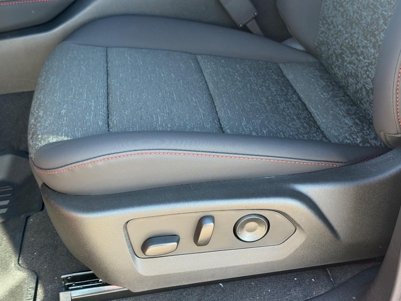 Chevrolet Colorado Vehicle Full-screen Gallery Image 17