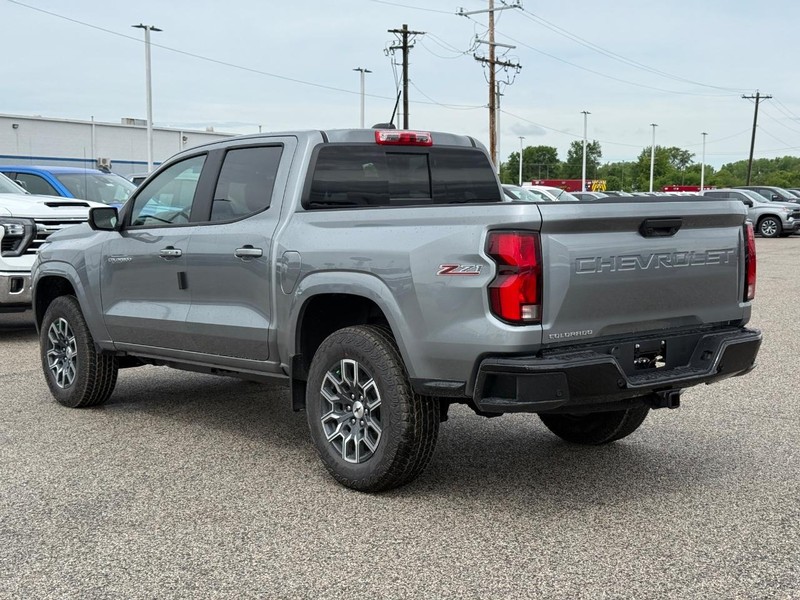 Chevrolet Colorado Vehicle Full-screen Gallery Image 3
