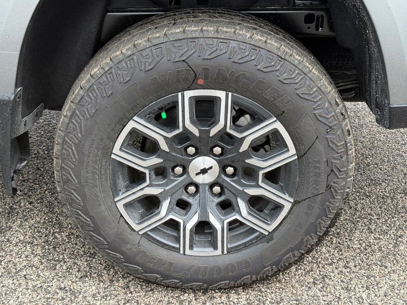 Chevrolet Colorado Vehicle Full-screen Gallery Image 4