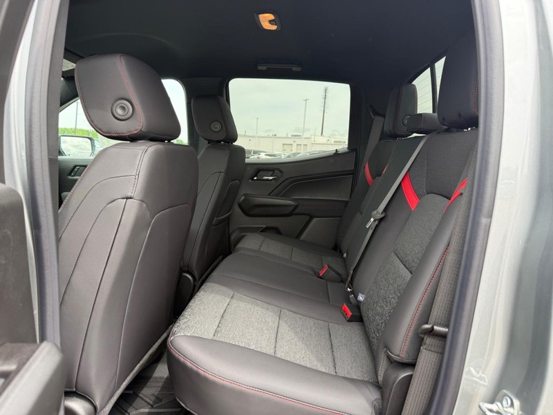 Chevrolet Colorado Vehicle Full-screen Gallery Image 5