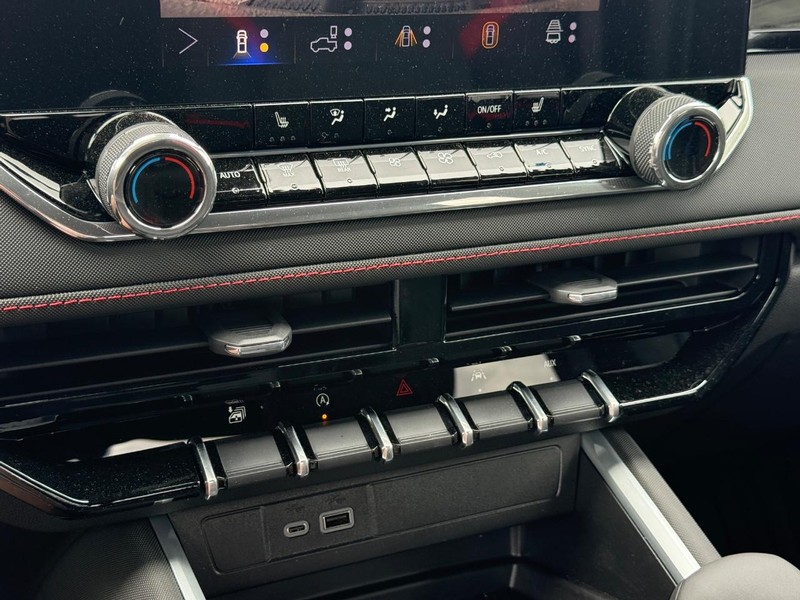 Chevrolet Colorado Vehicle Full-screen Gallery Image 13