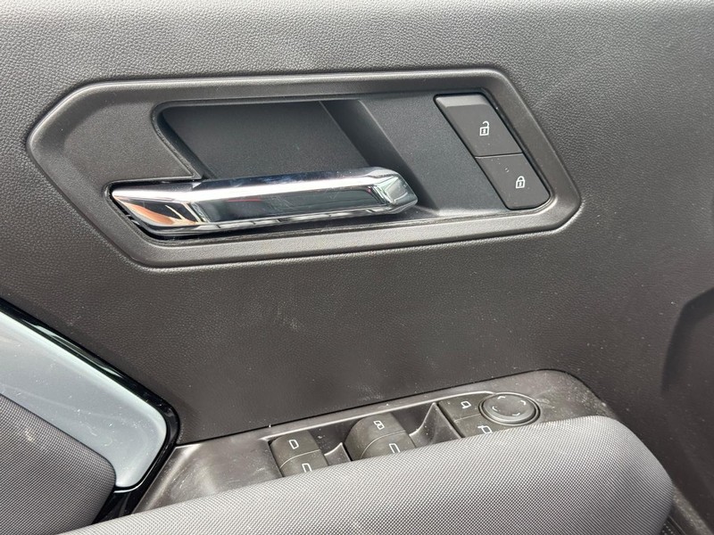 Chevrolet Colorado Vehicle Full-screen Gallery Image 16