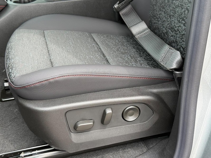 Chevrolet Colorado Vehicle Full-screen Gallery Image 17