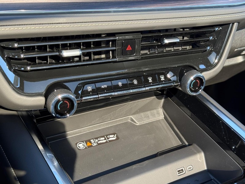 Chevrolet Tahoe Vehicle Full-screen Gallery Image 16