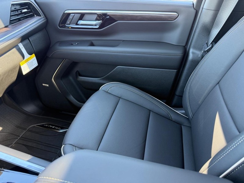 Chevrolet Tahoe Vehicle Full-screen Gallery Image 17