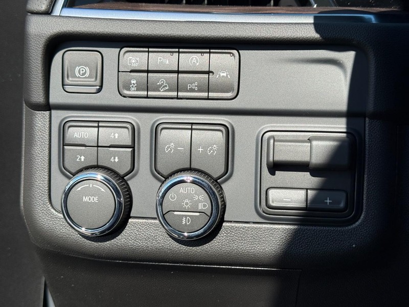 Chevrolet Tahoe Vehicle Full-screen Gallery Image 18