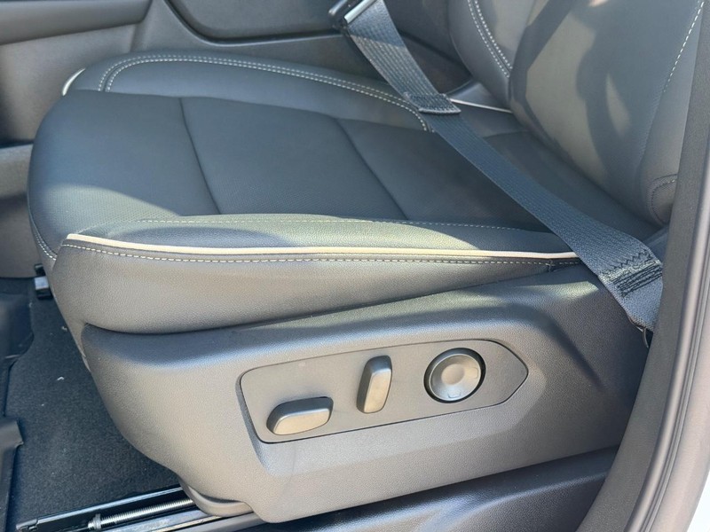 Chevrolet Tahoe Vehicle Full-screen Gallery Image 21