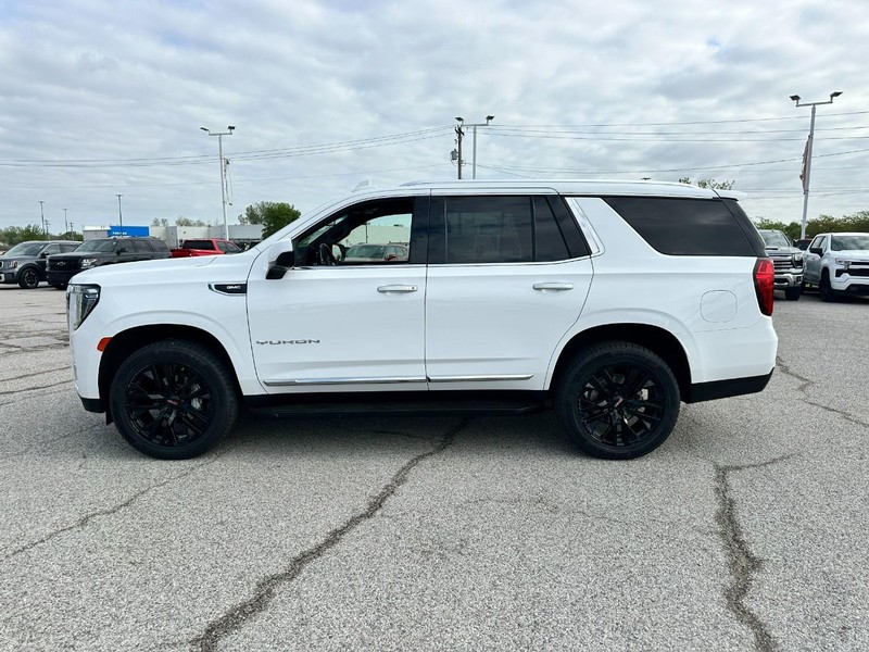 GMC Yukon Vehicle Full-screen Gallery Image 2