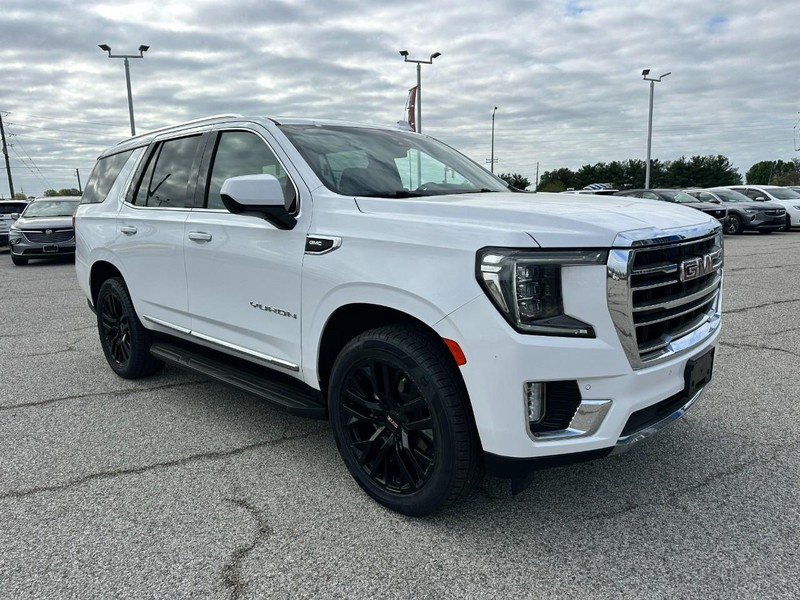 GMC Yukon Vehicle Full-screen Gallery Image 8