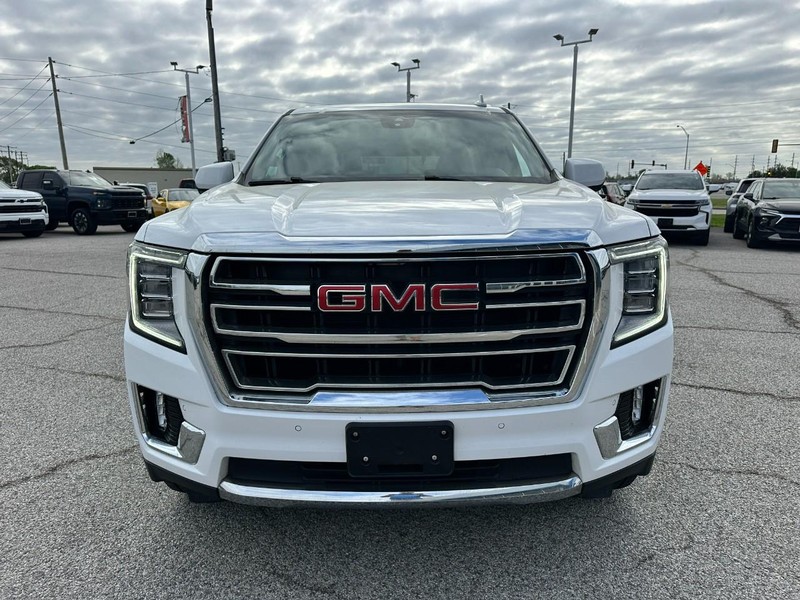 GMC Yukon Vehicle Full-screen Gallery Image 9
