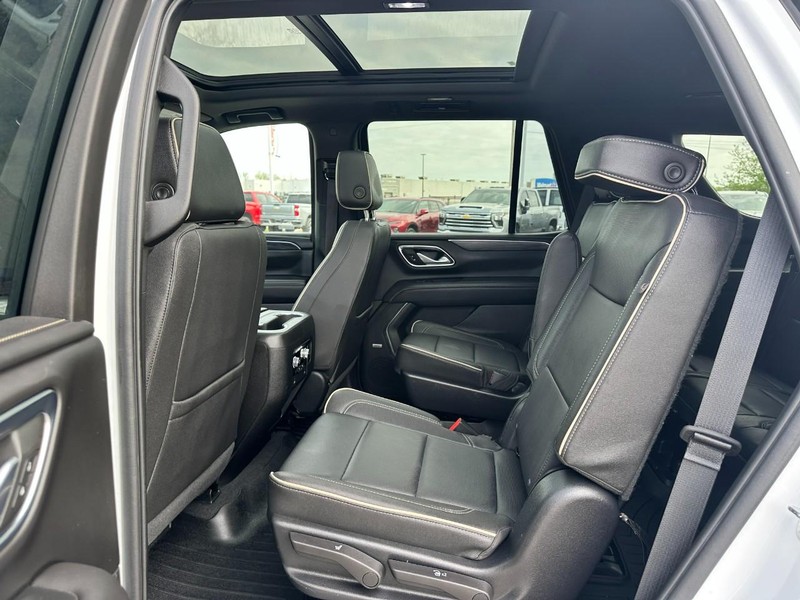GMC Yukon Vehicle Full-screen Gallery Image 10