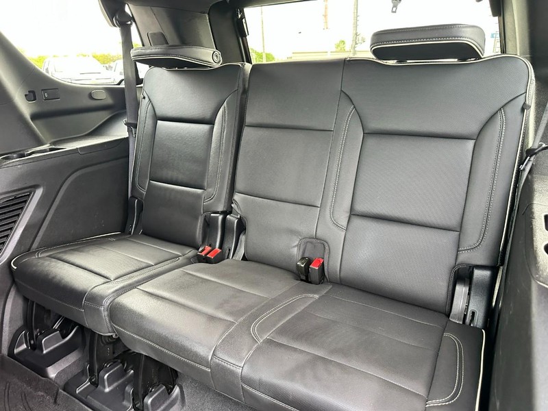 GMC Yukon Vehicle Full-screen Gallery Image 11