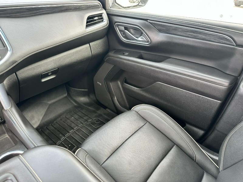 GMC Yukon Vehicle Full-screen Gallery Image 18
