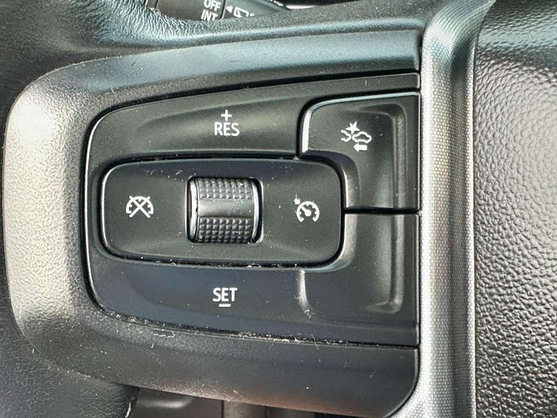 GMC Yukon Vehicle Full-screen Gallery Image 22