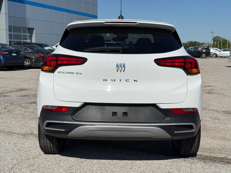 Buick Encore GX Vehicle Full-screen Gallery Image 4