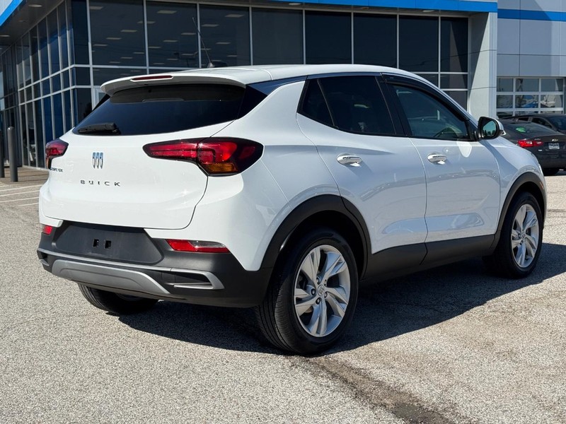 Buick Encore GX Vehicle Full-screen Gallery Image 5