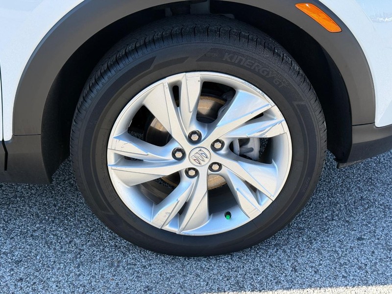 Buick Encore GX Vehicle Full-screen Gallery Image 7